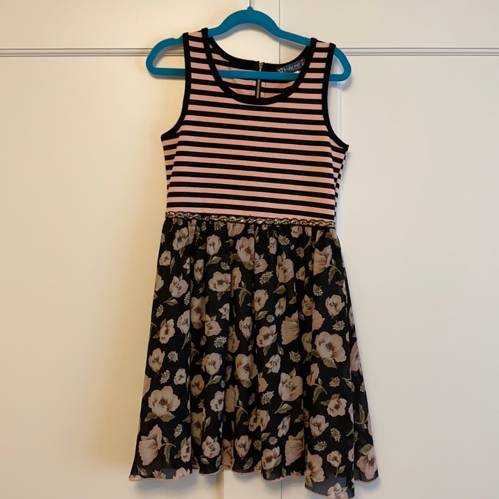 Girls dress with zipper back detail